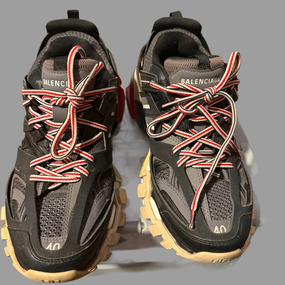 Balenciaga Black and Red track - Picture 3 of 6